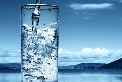 Beba bastante água nos dias quentes e mais dicas para aliviar o calor
